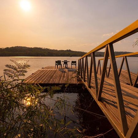 De Lago Resort On Lake Bennett Kültér fotó